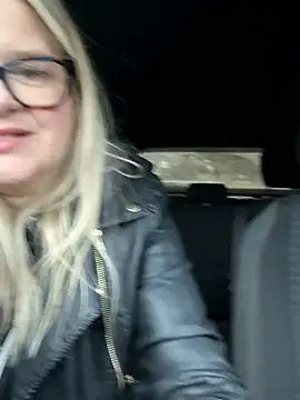 SuzieSub online show from February 6, 2026, 8:51 am