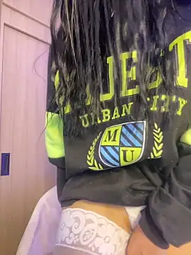 Lia  1 online show from September 18, 2025, 3:25 pm