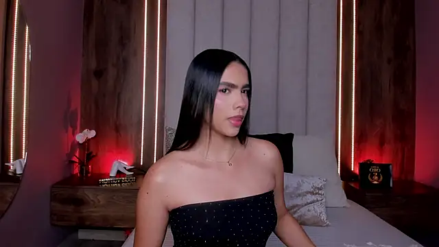 Snapshot of LucySalvatore_ chatting on June 12, 2026, 2:54 am LucySalvatore online show from June 12, 2026, 2:54 am