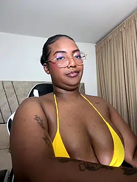 Naomisweett1 online show from October 7, 2025, 11:13 pm