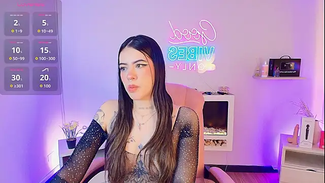 Snapshot of Alice_Vixen chatting on February 12, 2026, 12:22 pm Alice Vixen online show from February 12, 2026, 12:22 pm