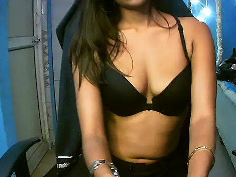 RENUKA RAJPUT online show from November 26, 2025, 6:53 pm