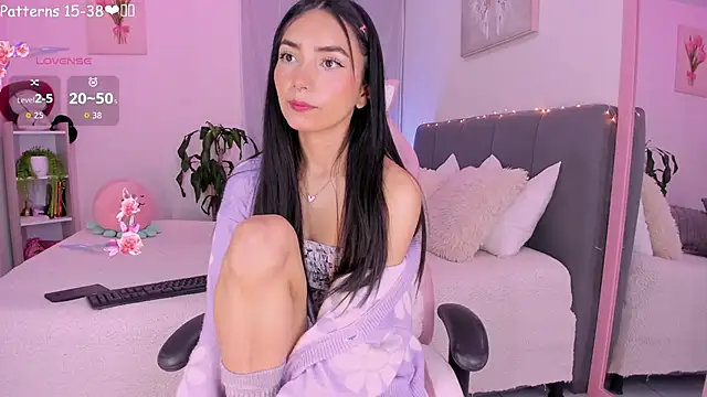 Littlee lollii online show from February 3, 2026, 4:32 am