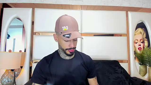 VinzenzRizzo online show from October 22, 2025, 4:18 pm