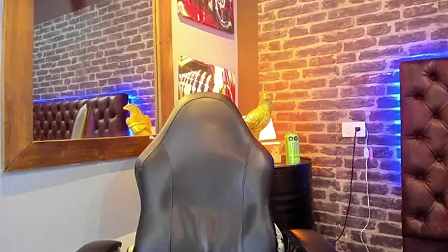 VinzenzRizzo online show from December 5, 2025, 4:10 am