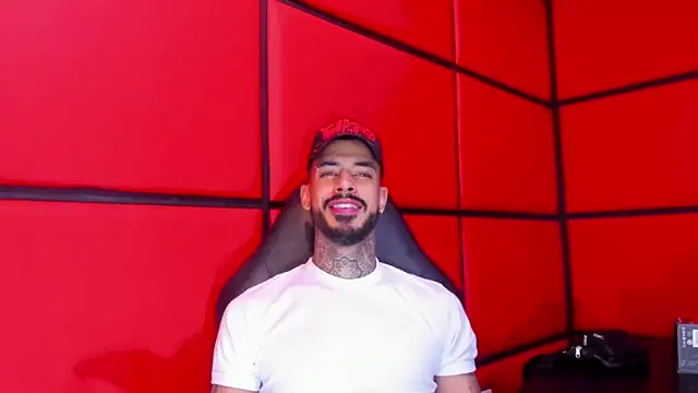 VinzenzRizzo online show from February 25, 2026, 4:44 am