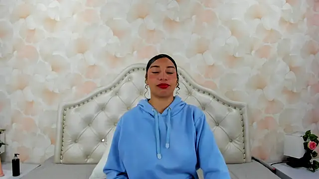 SofiaWhites online show from May 4, 2026, 5:14 am