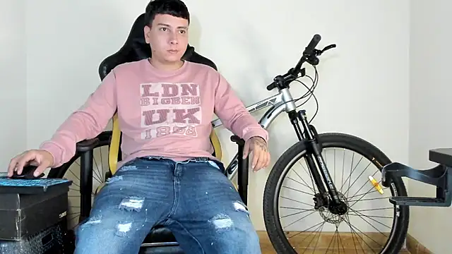 Snapshot of HELLSTAR chatting on October 21, 2025, 5:30 am HELLSTAR online show from October 21, 2025, 5:30 am