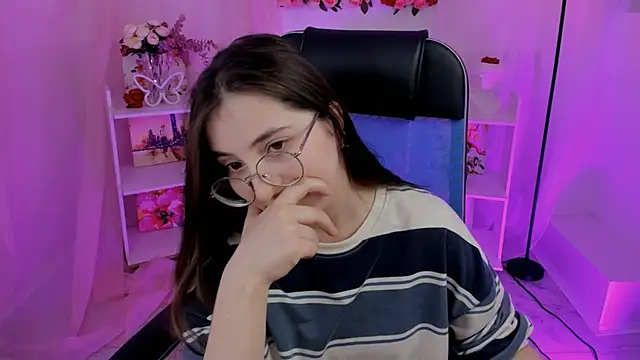 VirtuallVoyant online show from September 26, 2025, 5:11 am