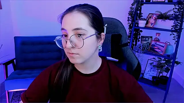 VirtuallVoyant online show from October 7, 2025, 3:31 pm