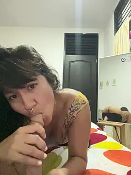 Huitaca  online show from May 9, 2026, 4:39 am