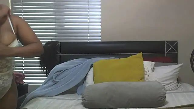 SweetBerryBliss online show from November 17, 2025, 7:47 am