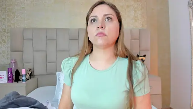 Snapshot of cloesummerr_ chatting on October 22, 2025, 1:11 pm cloesummerr online show from October 22, 2025, 1:11 pm