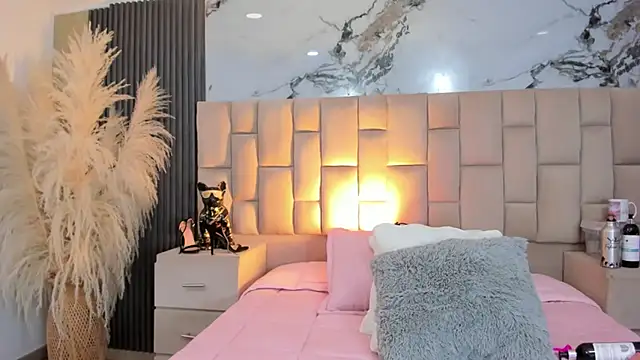 cloesummerr  online show from March 12, 2026, 12:55 pm