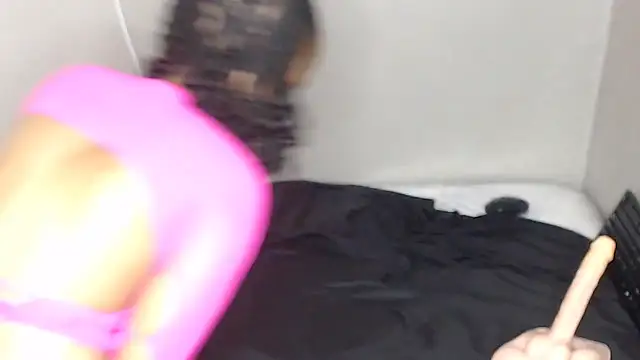 TrishahXo online show from February 12, 2026, 6:19 am