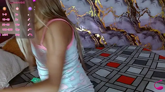 scarlethcooper99 online show from March 3, 2026, 10:21 am