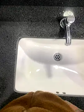 malek xarx  online show from November 6, 2025, 10:32 pm