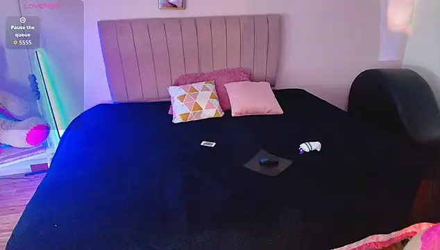 tiana rosse  online show from November 6, 2025, 12:06 pm