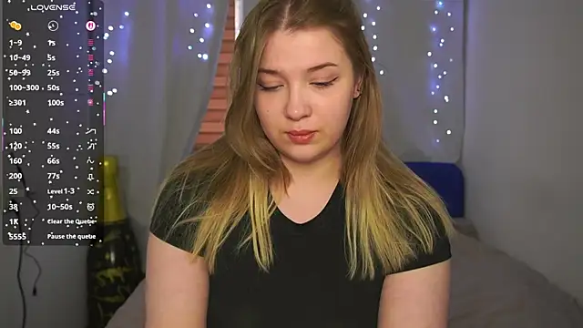 CuteSharloti online show from April 12, 2026, 5:07 pm