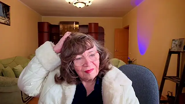 Snapshot of Betty_Brick chatting on December 22, 2025, 1:02 am Betty Brick online show from December 22, 2025, 1:02 am