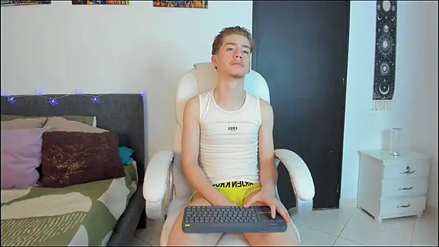 ThiagooJames online show from February 13, 2026, 5:03 am