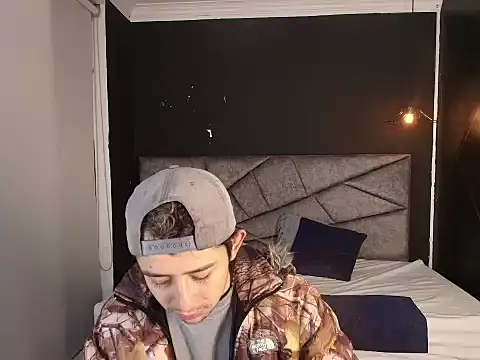 Aleecandrews online show from September 18, 2025, 7:49 pm