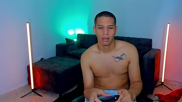 Snapshot of Latin_Boyss_ chatting on October 10, 2025, 6:51 pm Latin Boyss  online show from October 10, 2025, 6:51 pm