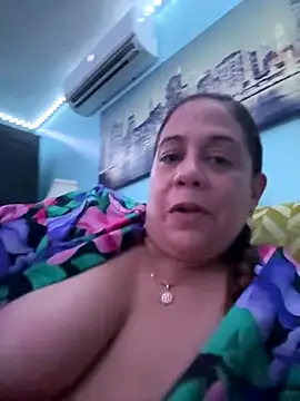 Snapshot of PrettyKittyMia chatting on October 8, 2025, 10:51 pm PrettyKittyMia online show from October 8, 2025, 10:51 pm