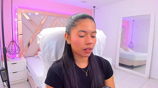 samantaa shy online show from April 4, 2026, 3:27 am