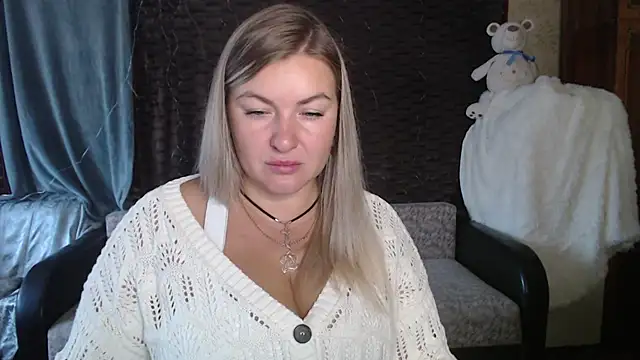 Snapshot of NikaSkylink chatting on September 19, 2025, 3:30 am NikaSkylink online show from September 19, 2025, 3:30 am