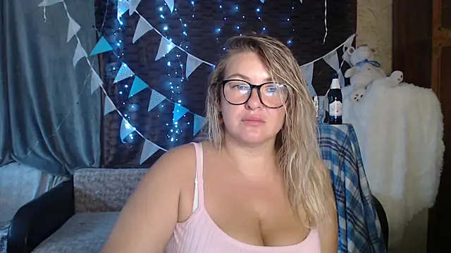 Snapshot of NikaSkylink chatting on September 26, 2025, 3:21 am NikaSkylink online show from September 26, 2025, 3:21 am