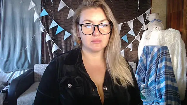 Snapshot of NikaSkylink chatting on October 2, 2025, 3:57 am NikaSkylink online show from October 2, 2025, 3:57 am