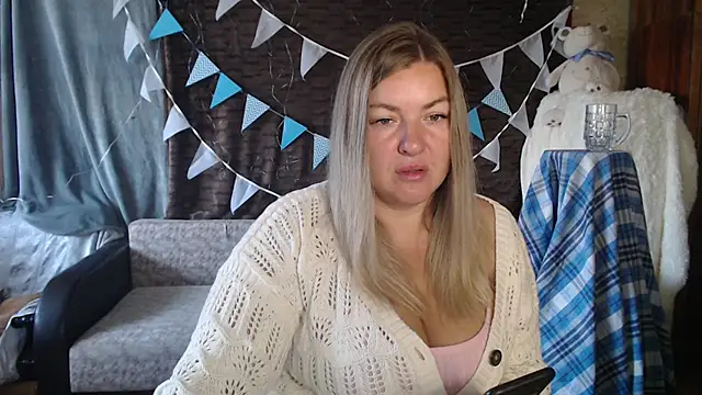 Snapshot of NikaSkylink chatting on October 4, 2025, 4:21 am NikaSkylink online show from October 4, 2025, 4:21 am