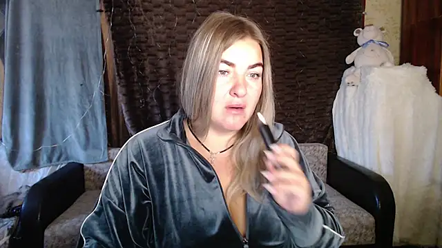 Snapshot of NikaSkylink chatting on October 14, 2025, 3:40 am NikaSkylink online show from October 14, 2025, 3:40 am