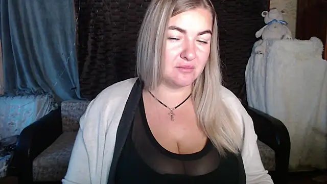 Snapshot of NikaSkylink chatting on October 15, 2025, 3:39 am NikaSkylink online show from October 15, 2025, 3:39 am