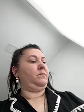 Liza Will online show from April 3, 2026, 9:51 am