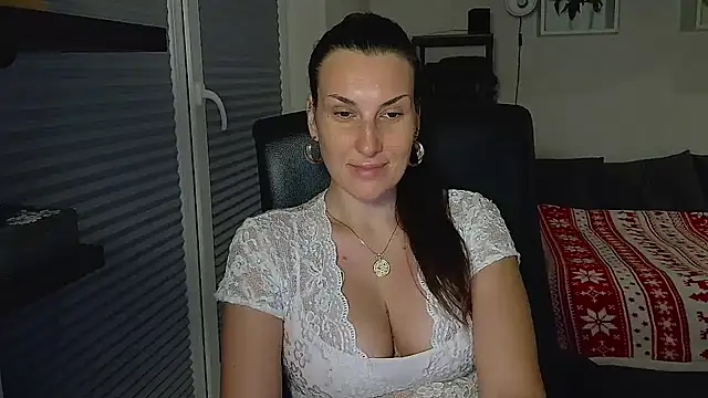 DonnaAmore online show from November 12, 2025, 3:12 pm