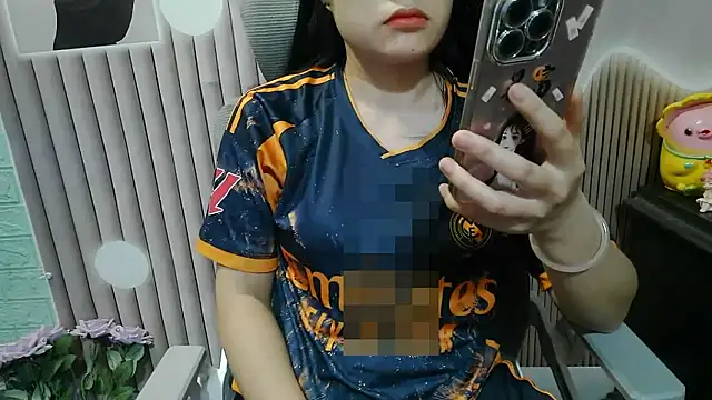 Emachiii online show from October 6, 2025, 2:42 am