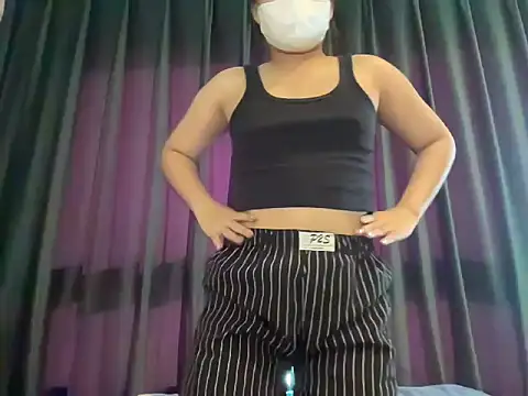 sweetguay9871 online show from April 12, 2026, 8:52 am