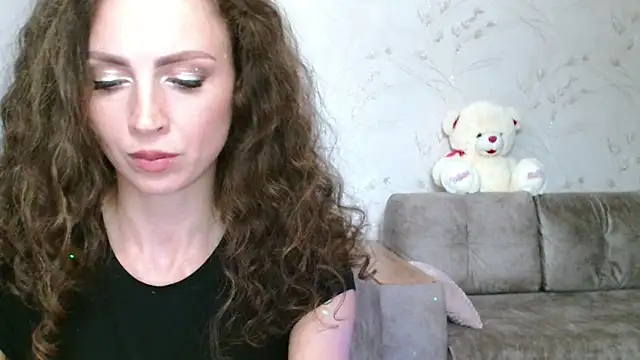 Amber Carrol online show from April 1, 2026, 4:04 pm