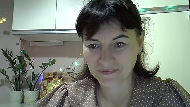 Krystal 82 online show from September 22, 2025, 8:22 pm