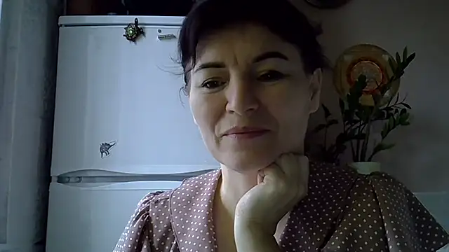 Krystal 82 online show from November 8, 2025, 9:09 am