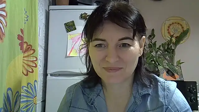 Krystal 82 online show from November 16, 2025, 7:41 pm