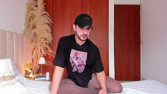 Snapshot of Dark_beauty2 chatting on September 11, 2025, 7:47 pm Dark beauty2 online show from September 11, 2025, 7:47 pm