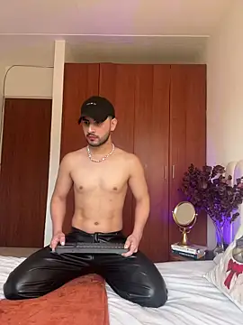 Snapshot of Dark_beauty2 chatting on November 10, 2025, 9:14 pm Dark beauty2 online show from November 10, 2025, 9:14 pm