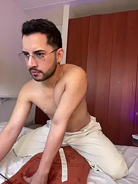 Snapshot of Dark_beauty2 chatting on November 14, 2025, 6:39 pm Dark beauty2 online show from November 14, 2025, 6:39 pm