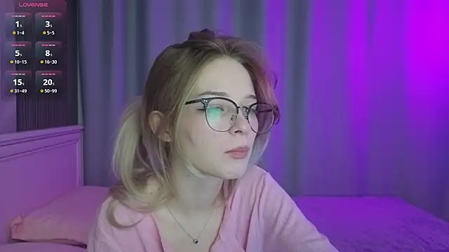 Snapshot of vialeta_baby chatting on October 6, 2025, 10:18 pm vialeta baby online show from October 6, 2025, 10:18 pm