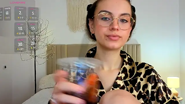 Real cutie1 online show from June 30, 2026, 12:50 pm