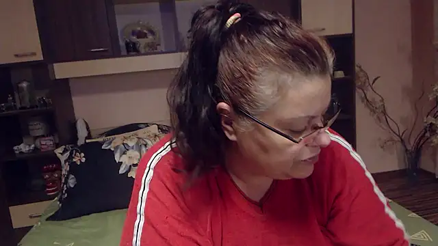 Claudia 71love online show from October 8, 2025, 7:11 pm