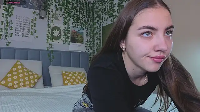 Ashley Pierce online show from September 18, 2025, 4:03 am